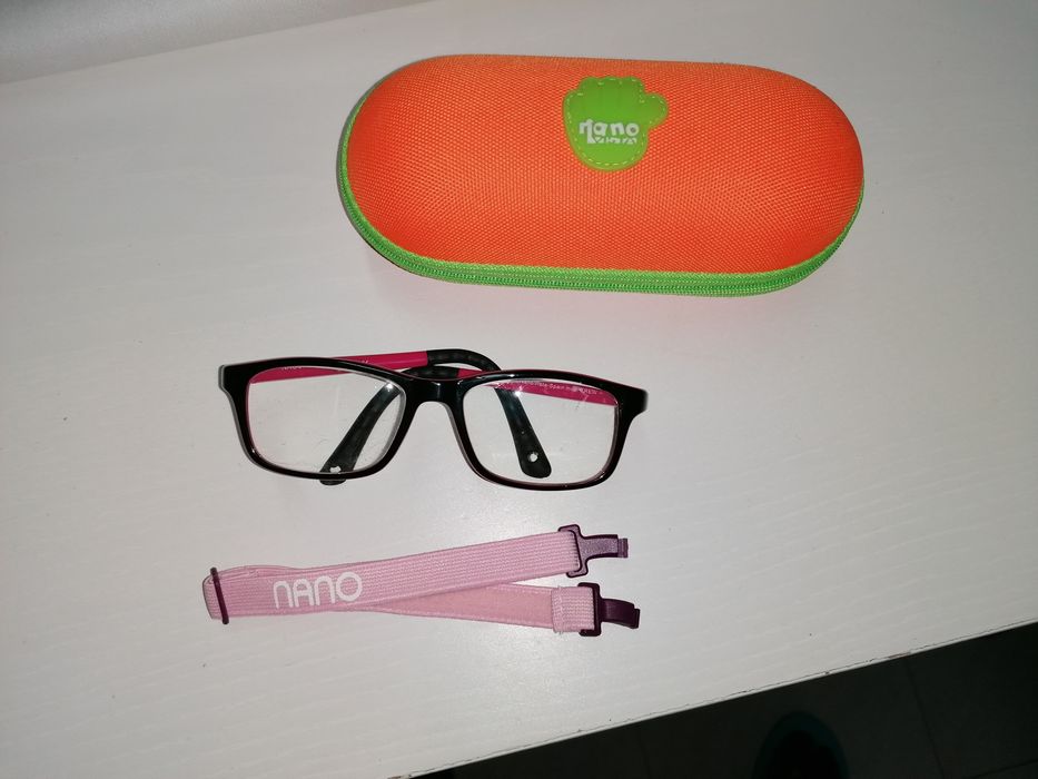 Vendo armação de óculos NANO, para criança.