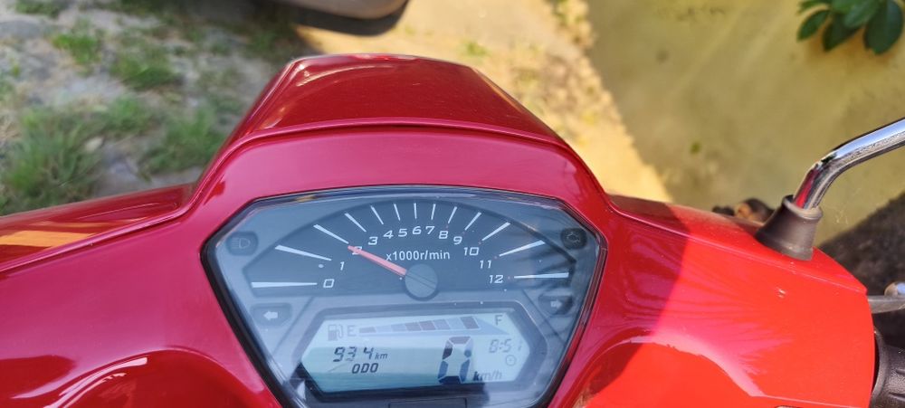 Scooter 125cc UM-CHILL, ainda na garantia.