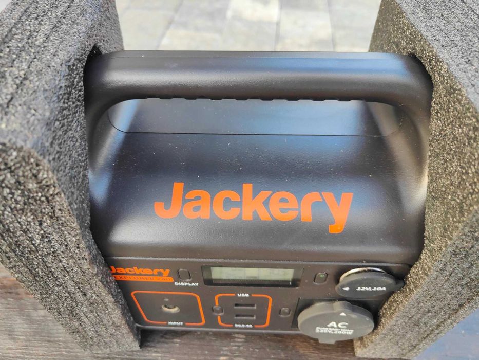 Продам Jackery Explorer 240EU – портативна зарядна станція 240 Wh