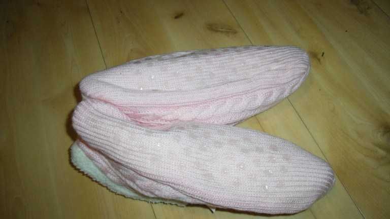 różowe nowe kapcie domowe z kożuszkiem roz.uniwersalny