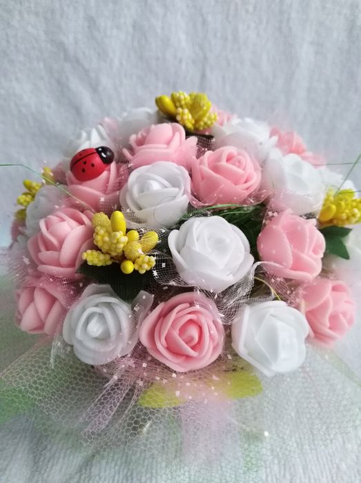 Dzień babci.Stroik wianek koszyk z kwiatami kompozycja kwiatowa Dzień