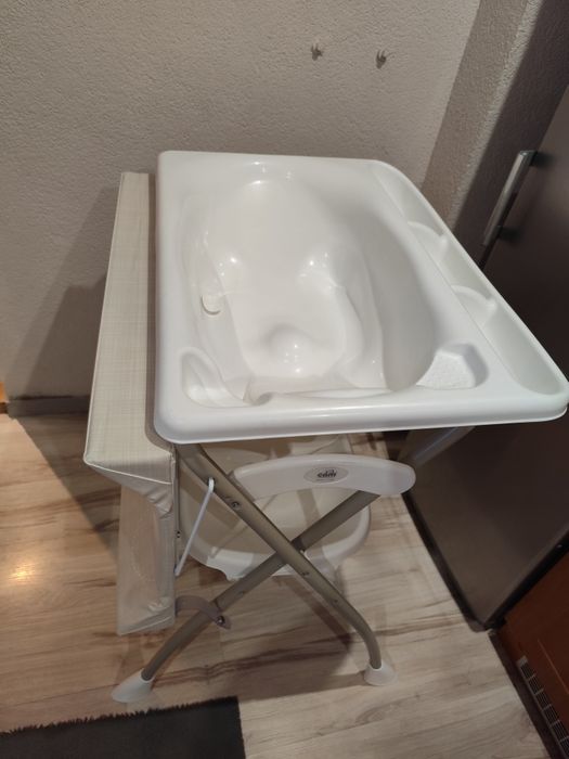 Wanienka z przewijakiem na stelażu