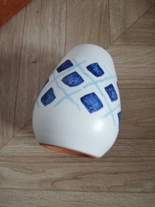 Wazonik ceramiczny jasny w romby malowany 12cm