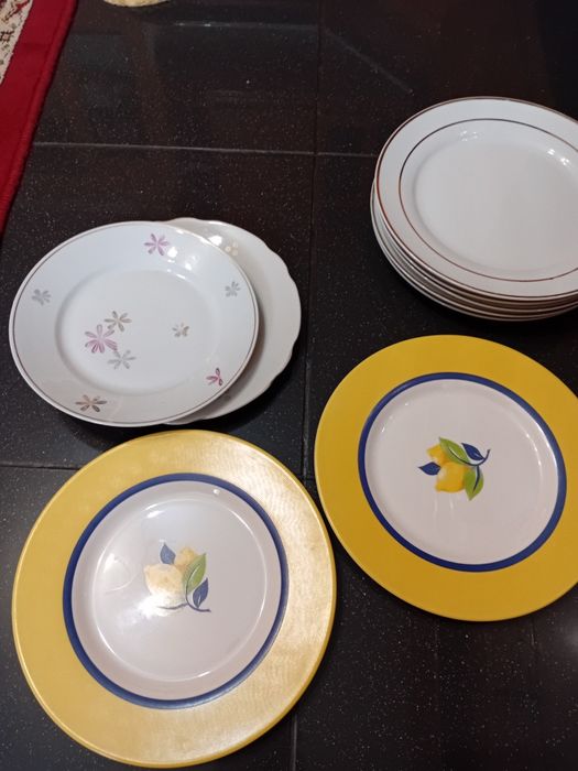 Продам тарелки чашки чайники