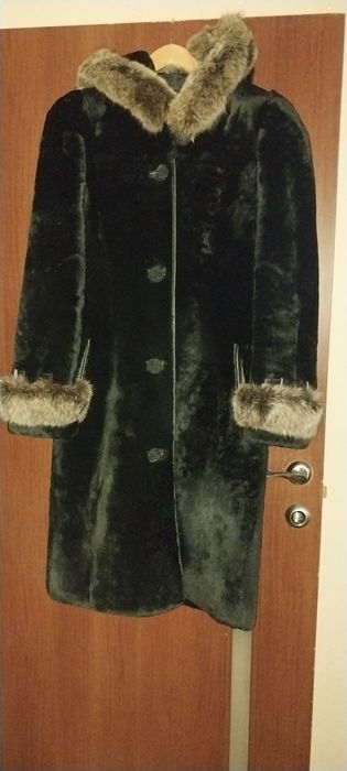 Шуба натуральна мутон р 44- 48
