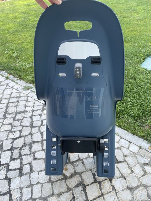 Cadeirade crianca  para bicicleta, com luz de presenca.