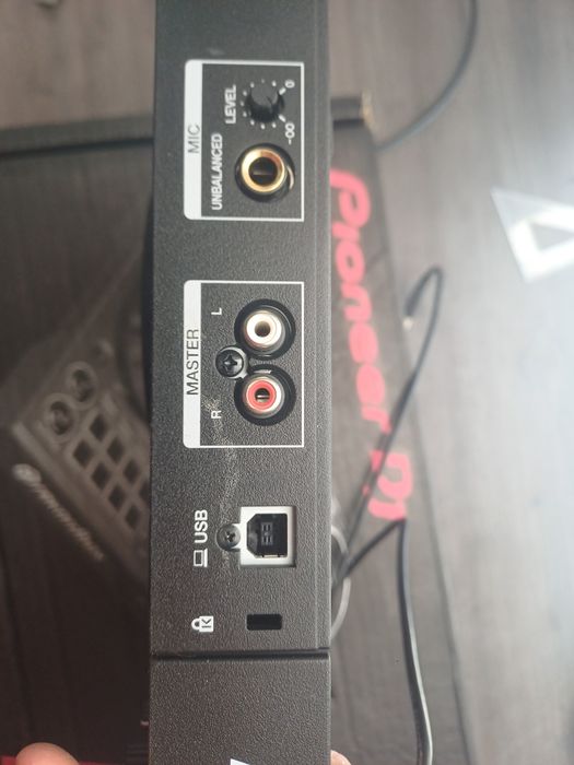 Pioneer DDJ-400.