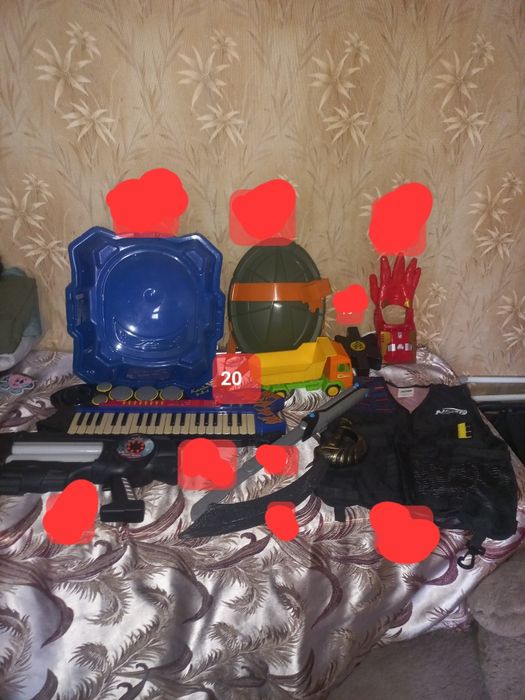 Набор игрушки арена ,жилет ,пианино ,бластер