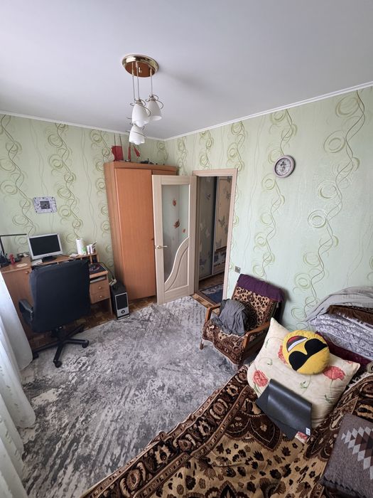 Трехкомнатная квартира на 40 лет в кирпичном доме. От хозяина