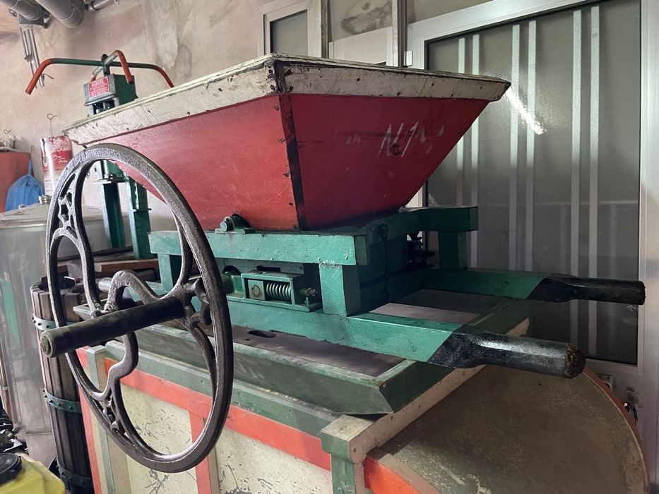 relador de uvas antiga