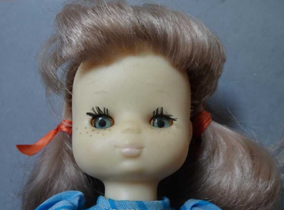 Antiga boneca da Famosa Lesly com roupa original