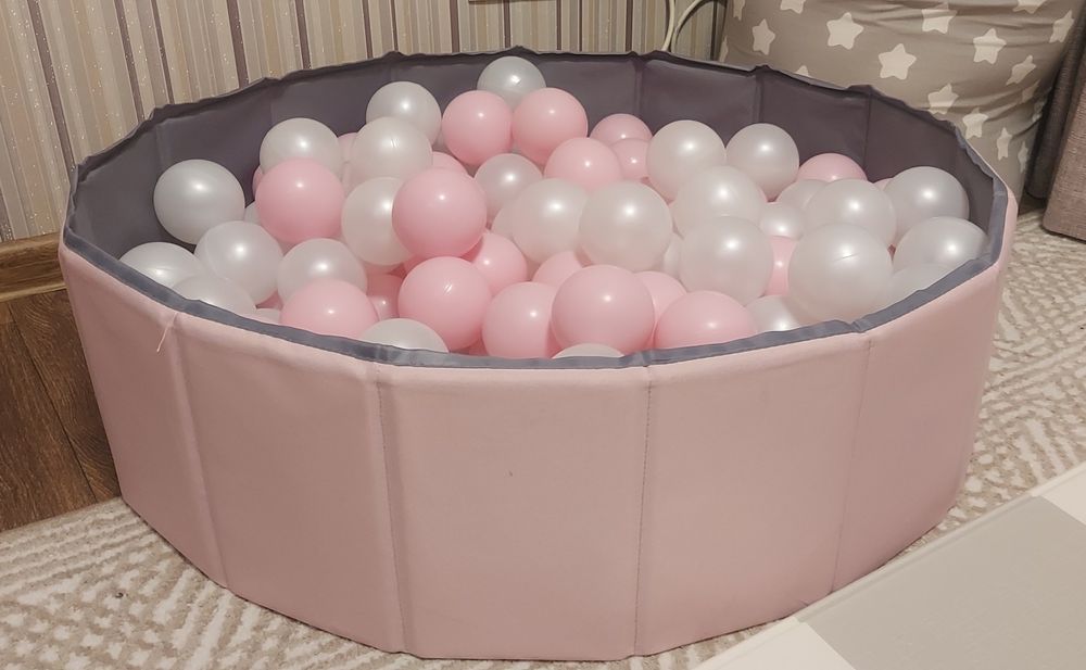Сухий басейн з кульками