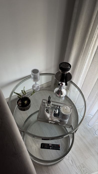 Mesas de apoio vidro e inox gato preto