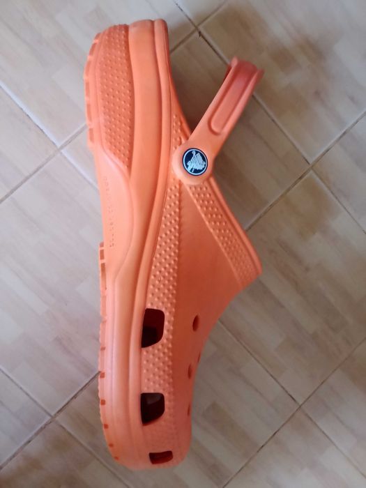 croc gigante para decoração