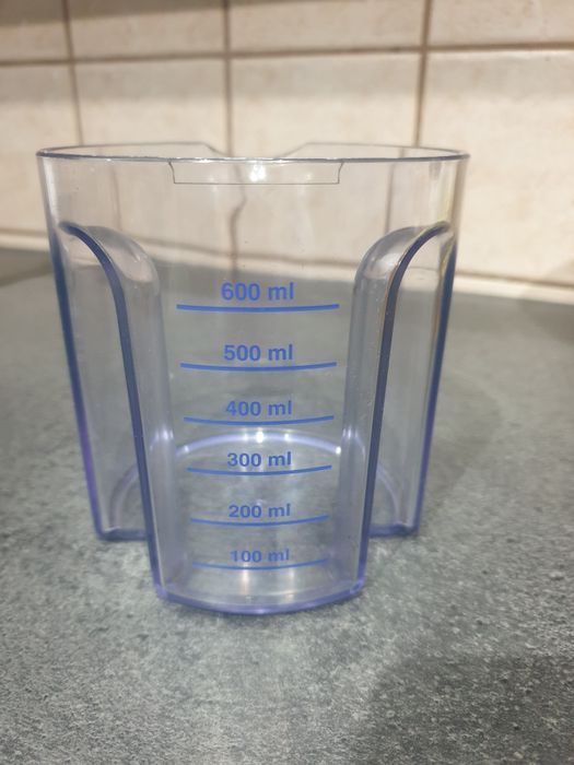 Dzbanek pojemnik plastikowy 600 ml mleko miarka