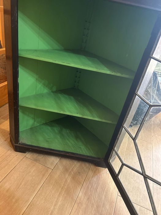 Armário em madeira de canto