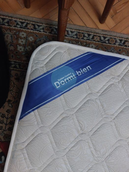 Продам матрас 104/183 треба хімчистка  dormi bien