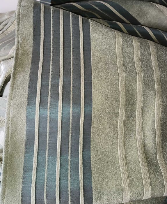 2 щільні зелені оливкові штори  225 х 220 см у смужку