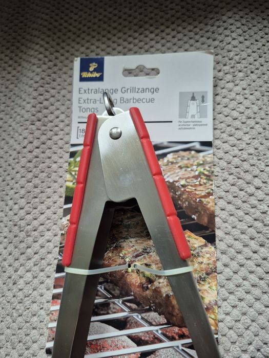 Długie szczypce do grila.