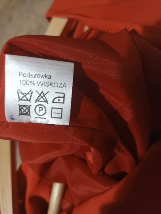 Sukienka wieczorowa czerwona r. 46