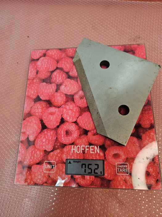 Trzy metalowe płytki tnące bizon