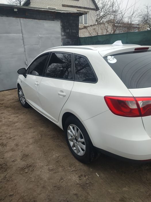 Продаю автомобіль сеат ібіця дуже економний та надійн автомобіль сеат