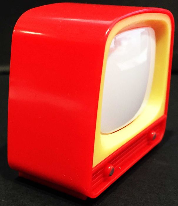 Televisão antiga em plástico - com várias imagens