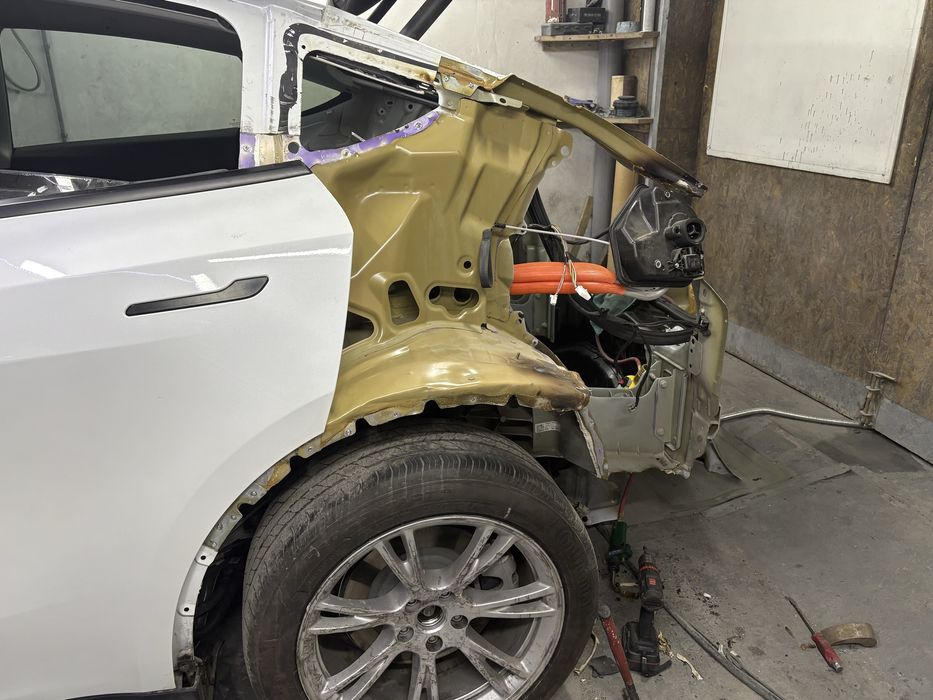 Фарбування автомобілів, відновлення геометрії кузова, зварювання