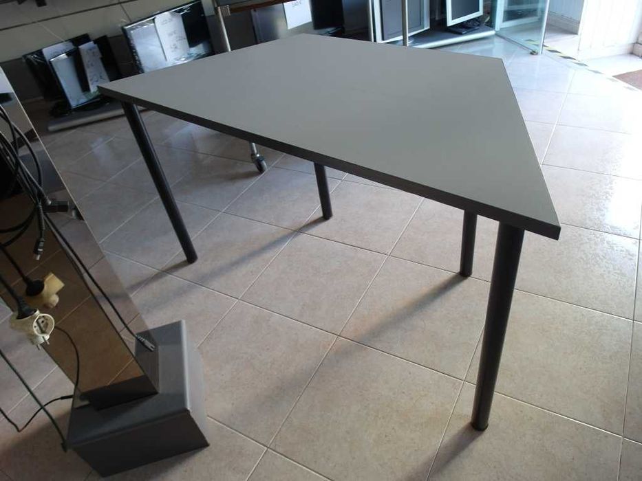 Mesa trapezoidal estado novo