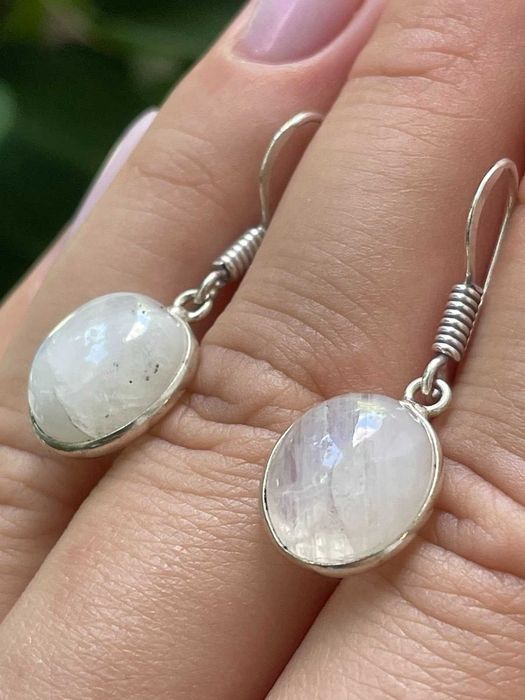 Серьги с лунным камнем покрытые серебром 925 пробы