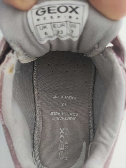 Sapatilhas e sapatos criança