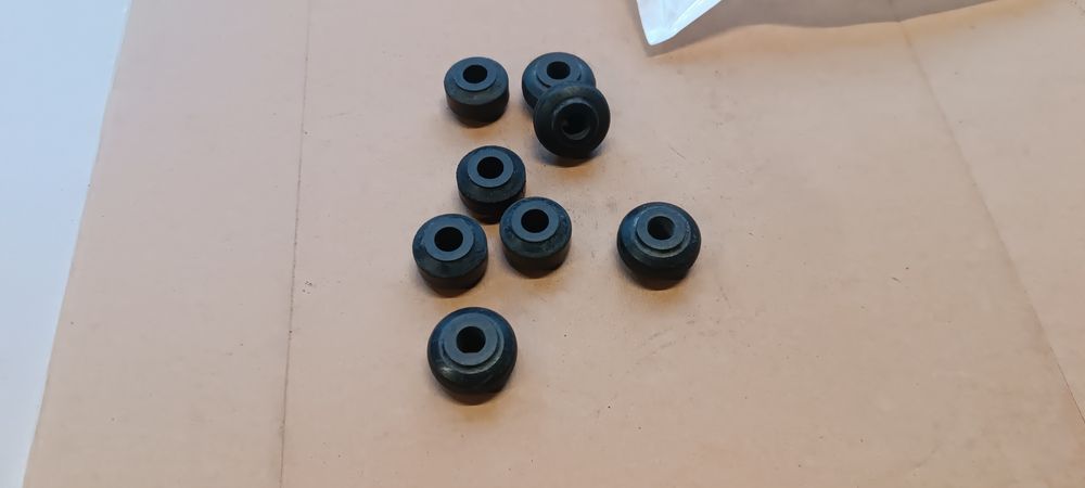 Fiat 126p tulejki amortyzatorów przednich komplet 8 sztuk oryginalne