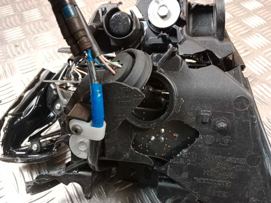 Honda CB 750 Hornet Lampa Przód Przednia Reflektor Przedni  23+