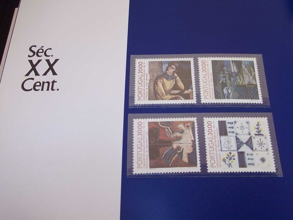 Livro Azulejo 5 séculos em Portugal com selos CTT filatelia