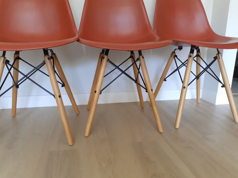 4 cadeiras estilo Charles Eames