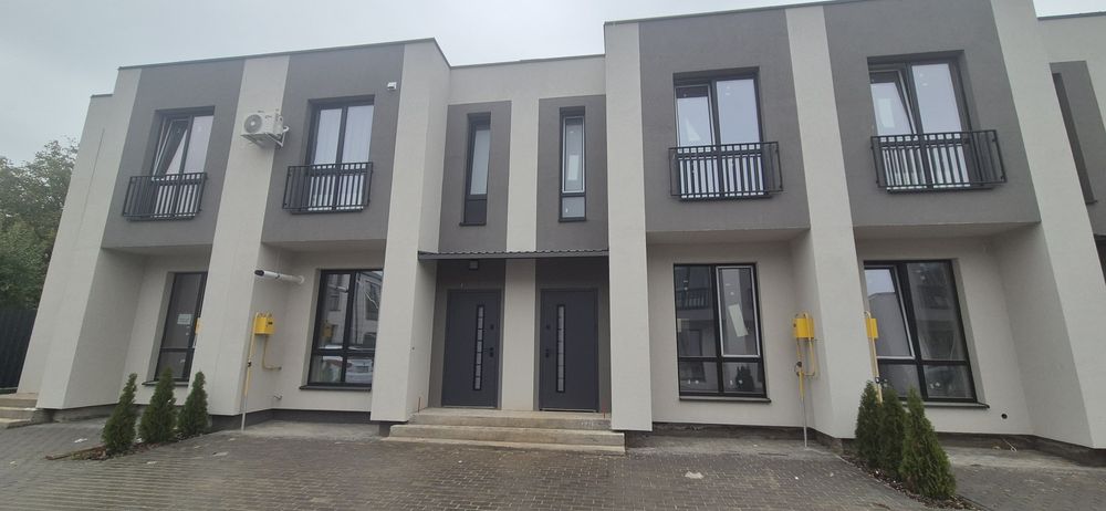 Таунхаус в престижному районі! Паркомісце,  дитячий майданчик, тераса!