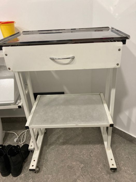 Медичні тумбочки, косметологічні