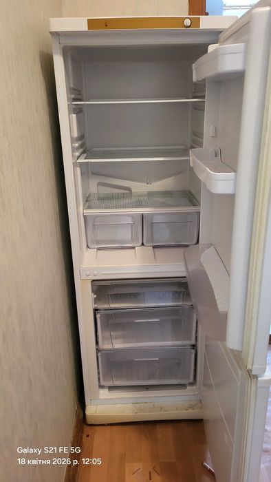 Продам не робочий холодильник