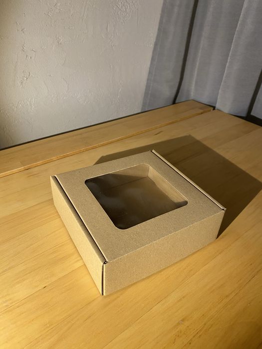 Pudełko kartonowe z okienkiem(prezentowe)