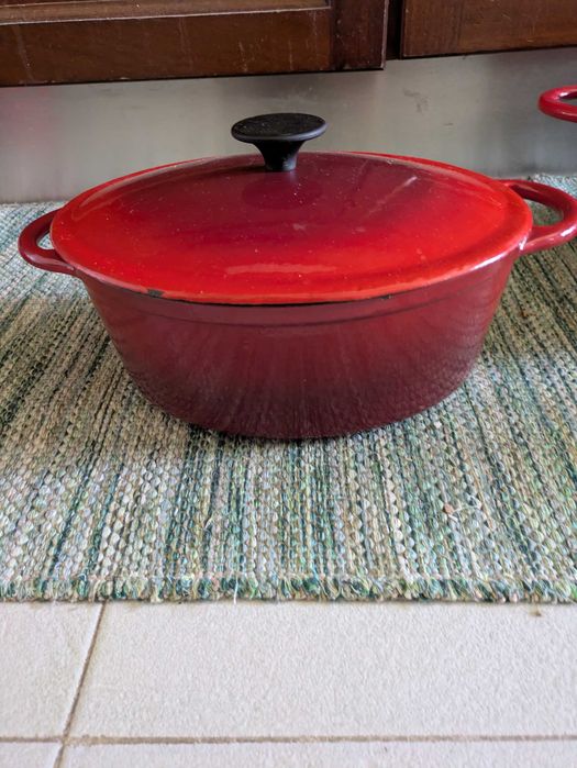 Tachos vermelhos de ferro