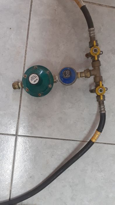 Regulador de tensão de gás