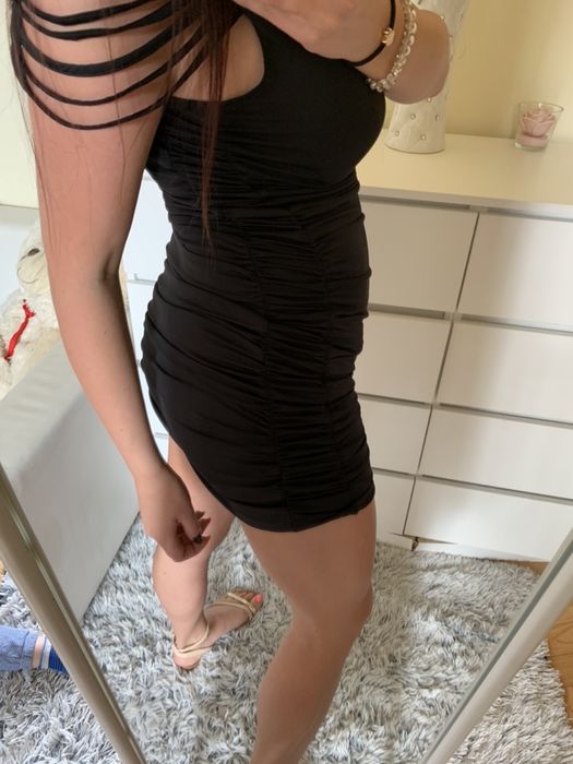 Sexy czarna marszczona na jedno ramie sznureczki sukienka mala czarna