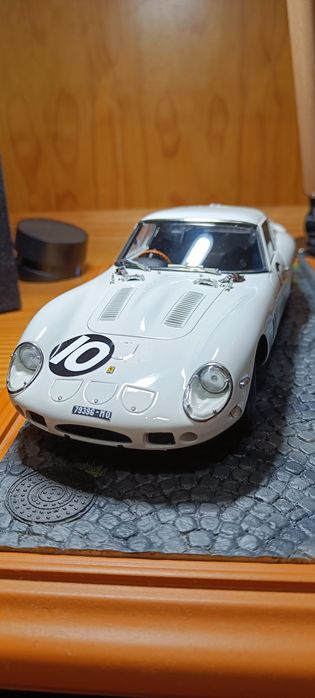 Ferrari 250 GTO, Tourist Trophy 1962, #10 (1:18) - CMC