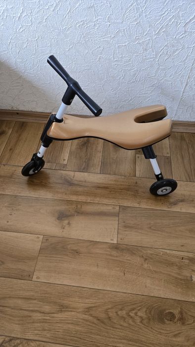 Детский трехколесный беговел