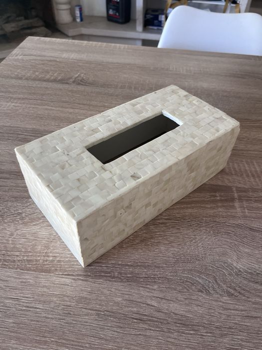 Caixa para lenços em madrepérola Zara Home
