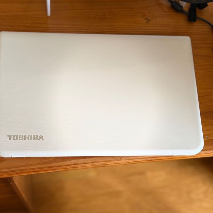 Portátil TOSHIBA Satellite L50-A-122 (i7-4700 MQ CPU)