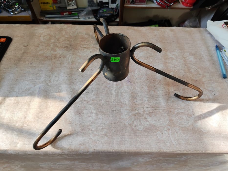 Тринога Підставка для ялинки металева