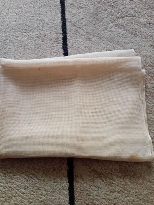 Нитки для вишивання і канва.