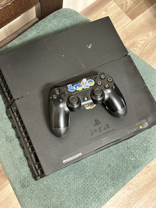 Sony PlayStation 4 (CUH-1216A)