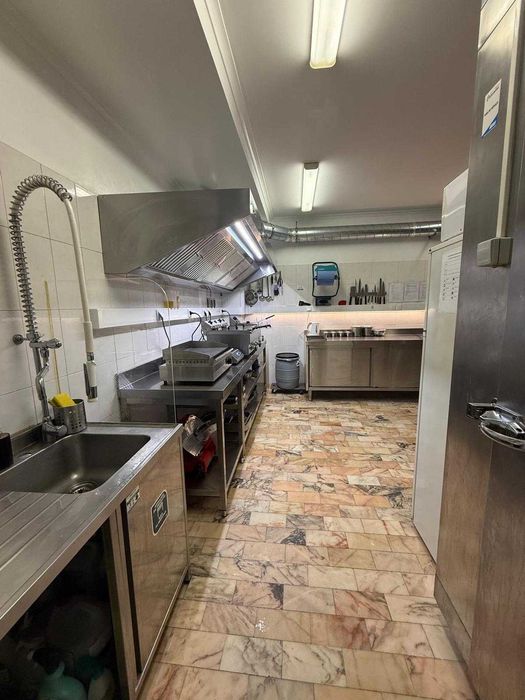 Trespasse Dark Kitchen equipada | Pronta a funcionar | Renda 620€